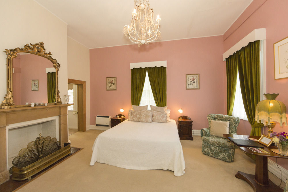 The Racecourse Inn Longford Bagian luar foto
