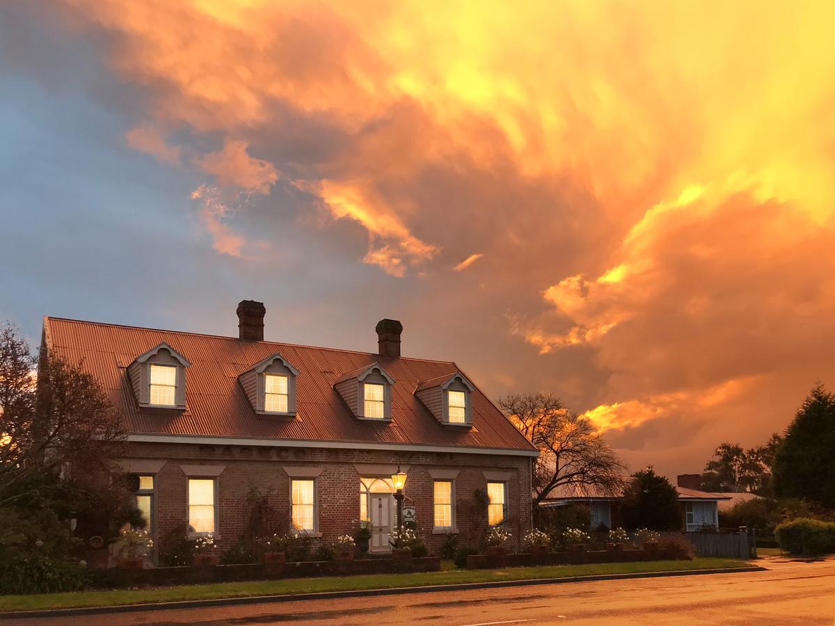 The Racecourse Inn Longford Bagian luar foto