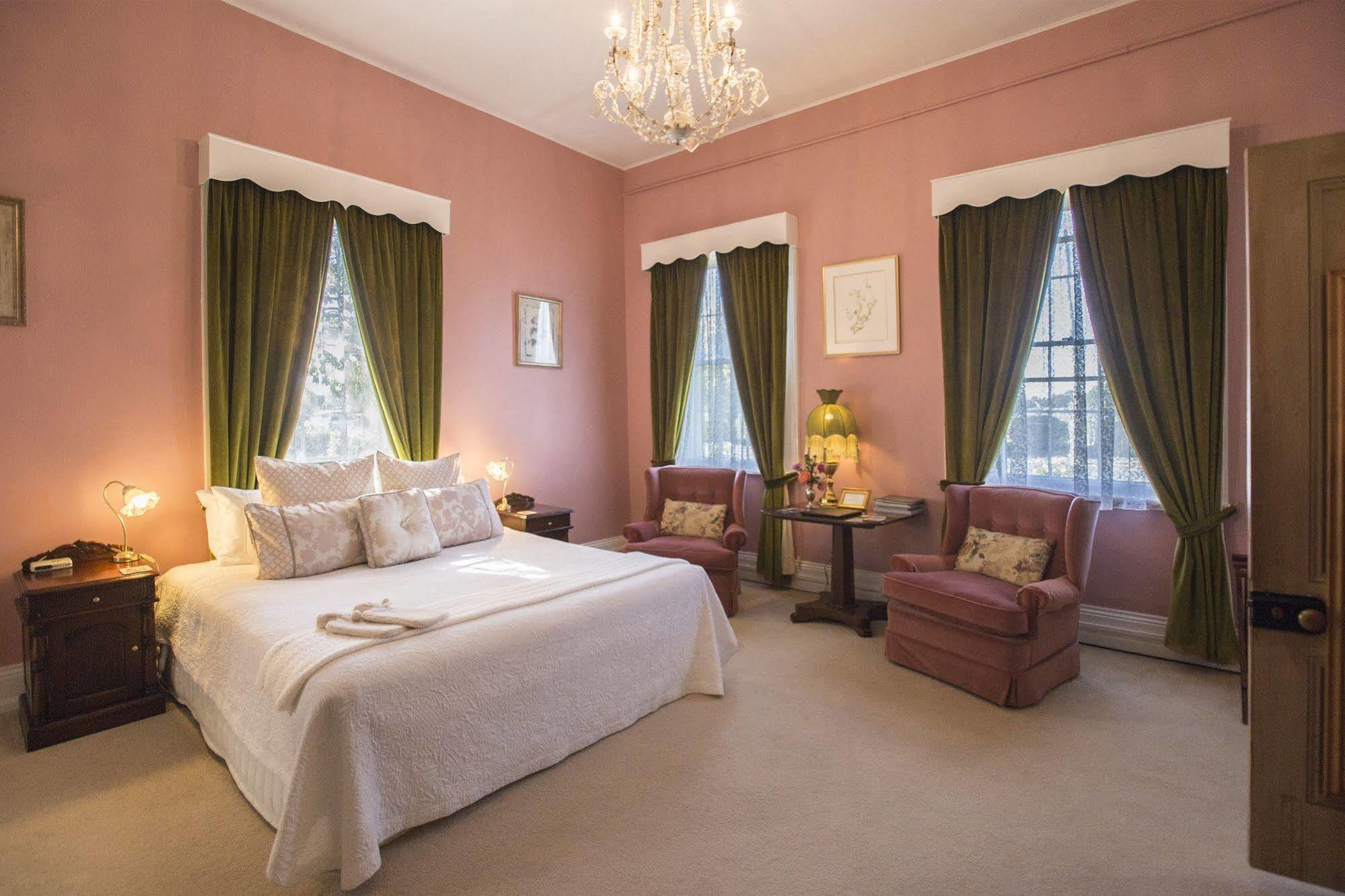 The Racecourse Inn Longford Bagian luar foto
