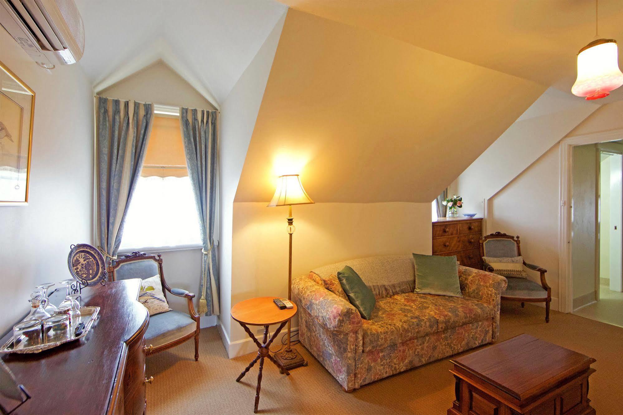 The Racecourse Inn Longford Bagian luar foto