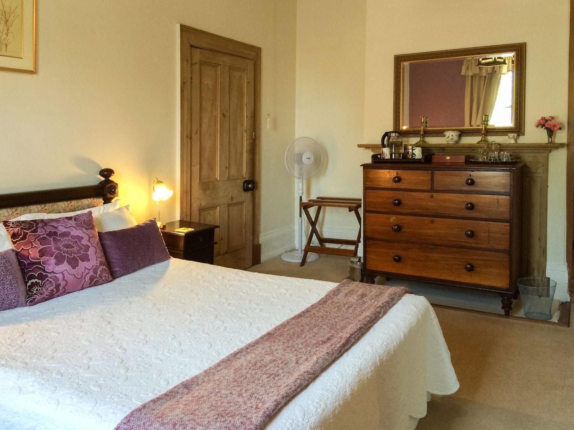The Racecourse Inn Longford Bagian luar foto