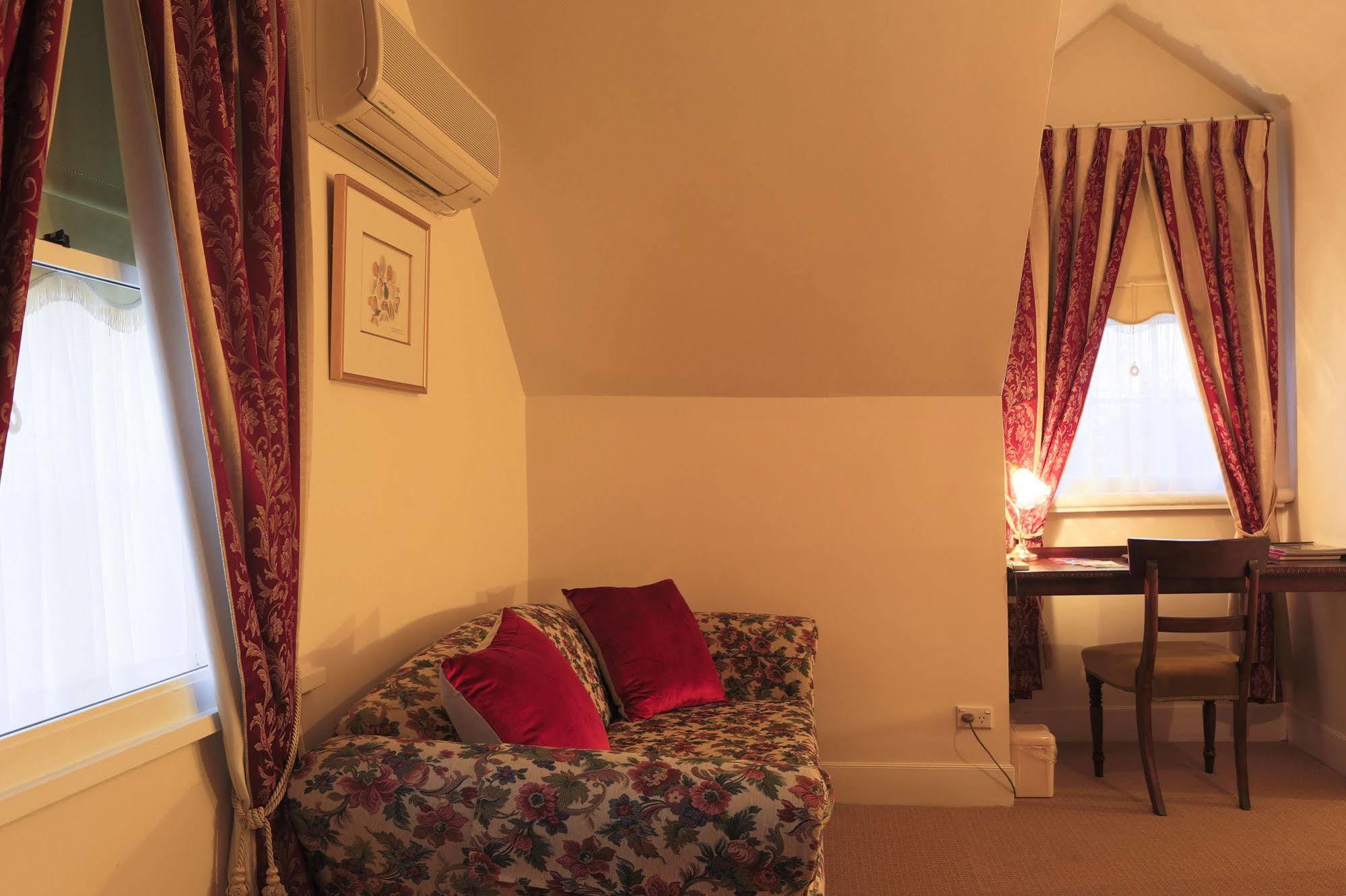 The Racecourse Inn Longford Bagian luar foto