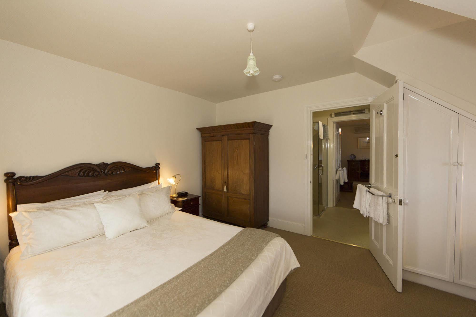 The Racecourse Inn Longford Bagian luar foto