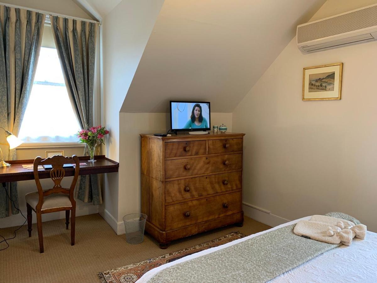 The Racecourse Inn Longford Bagian luar foto